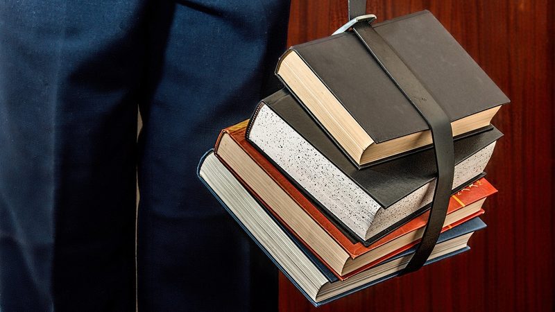 開かれた本 教科書 読書時間