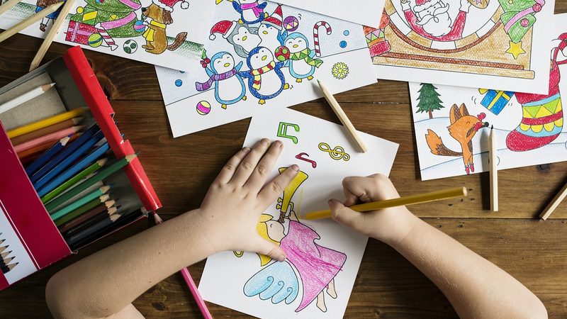子供のお絵かき 図工 絵の具 学校 年齢別対処