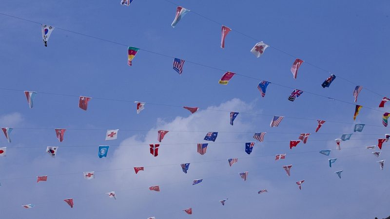 運動会 青空 走る子供 ベストポジション章